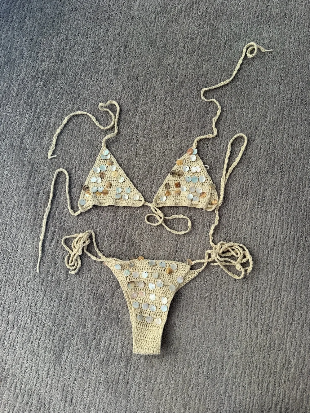 NEW White Fox Boutique Need A Holiday Crochet Shell Bikini, Size S/XS - Picture 7 of 12